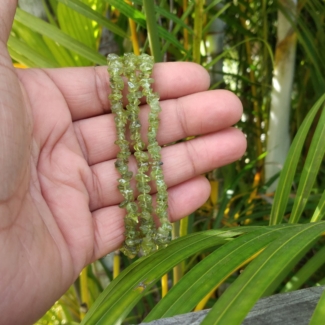 Peridot Chips Bracelet - SokoSokoltd